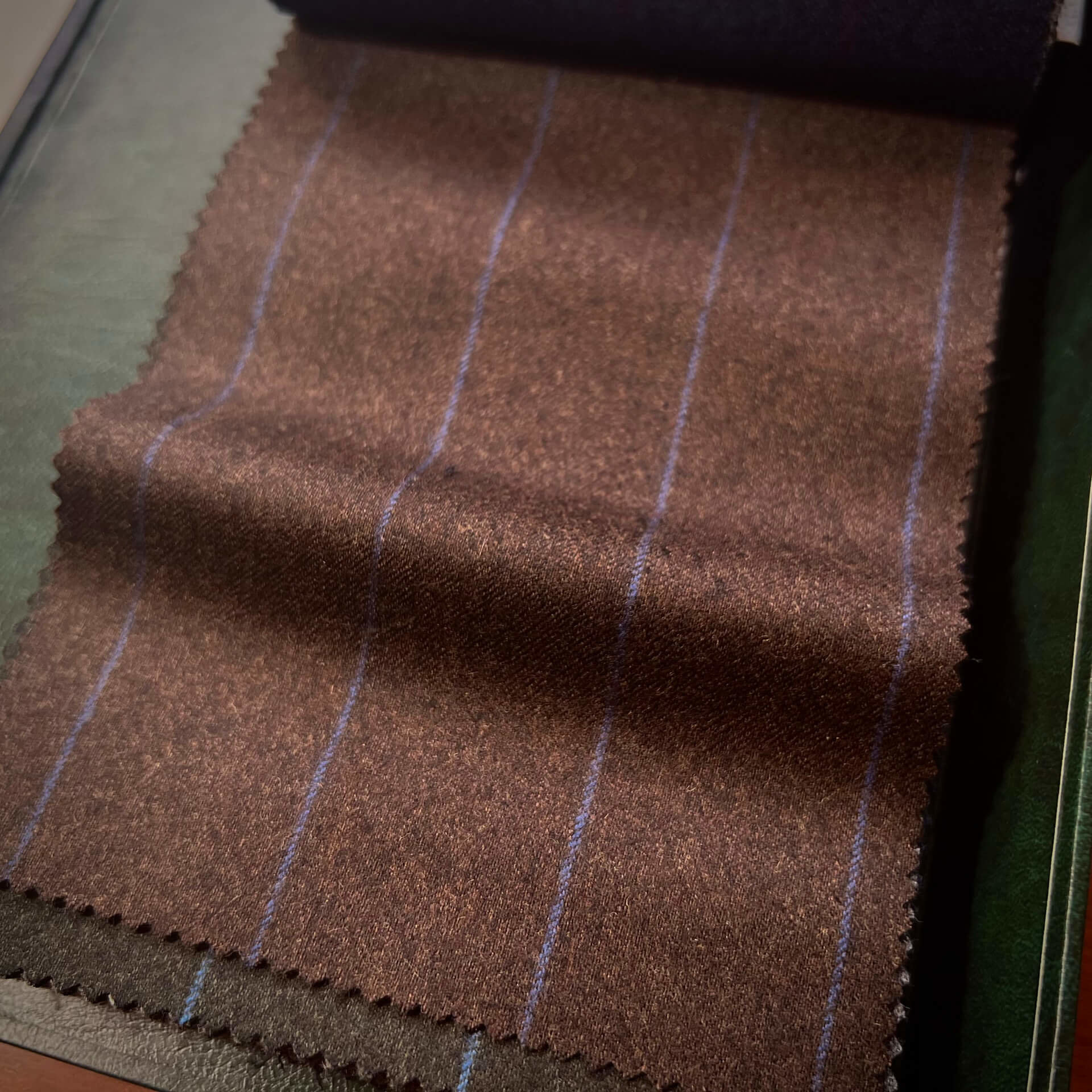 how_to_choose_a_brown_suit_that_can_be_used_in_the_business_scene_and_mens_coordination_10.jpg