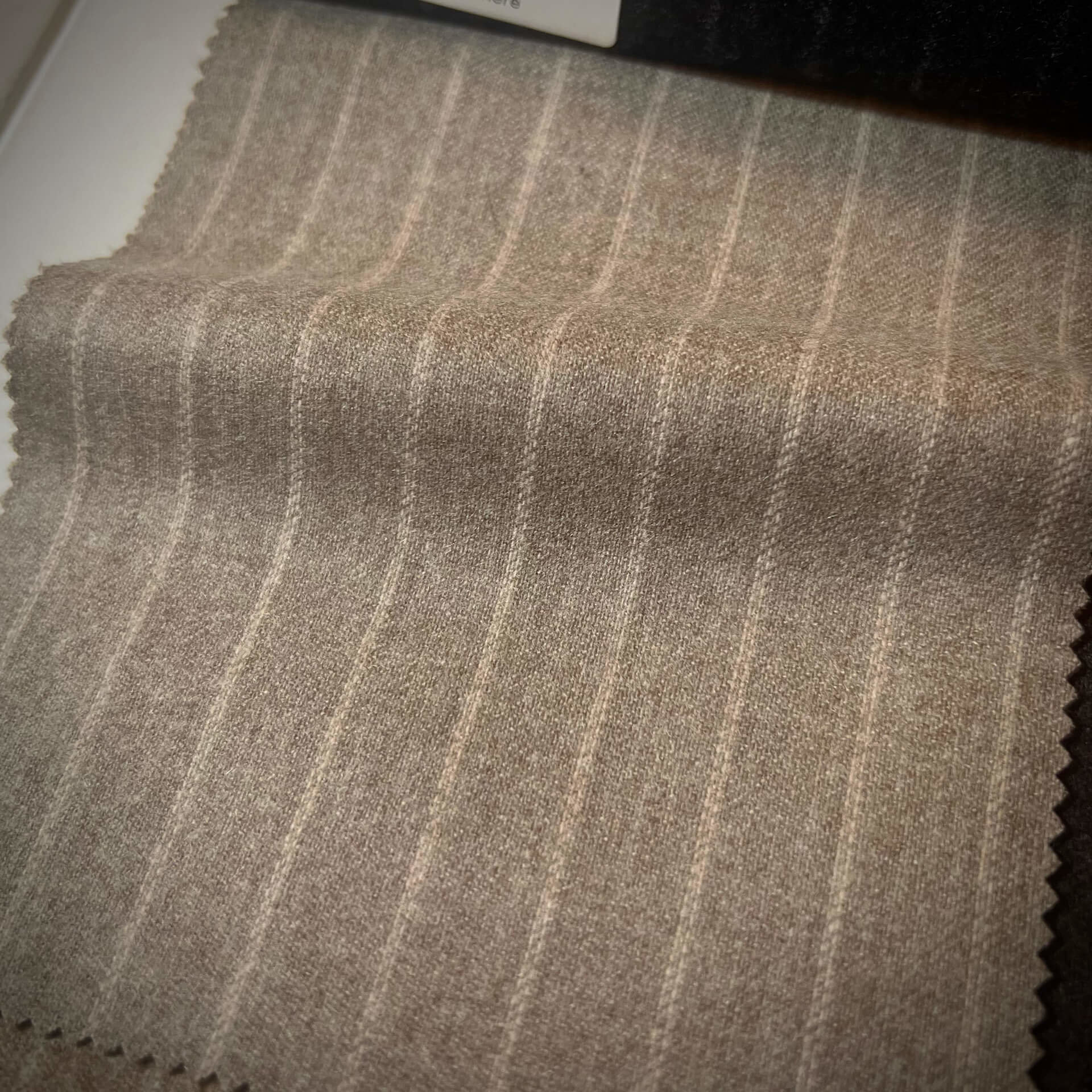 how_to_choose_a_brown_suit_that_can_be_used_in_the_business_scene_and_mens_coordination_11.jpg