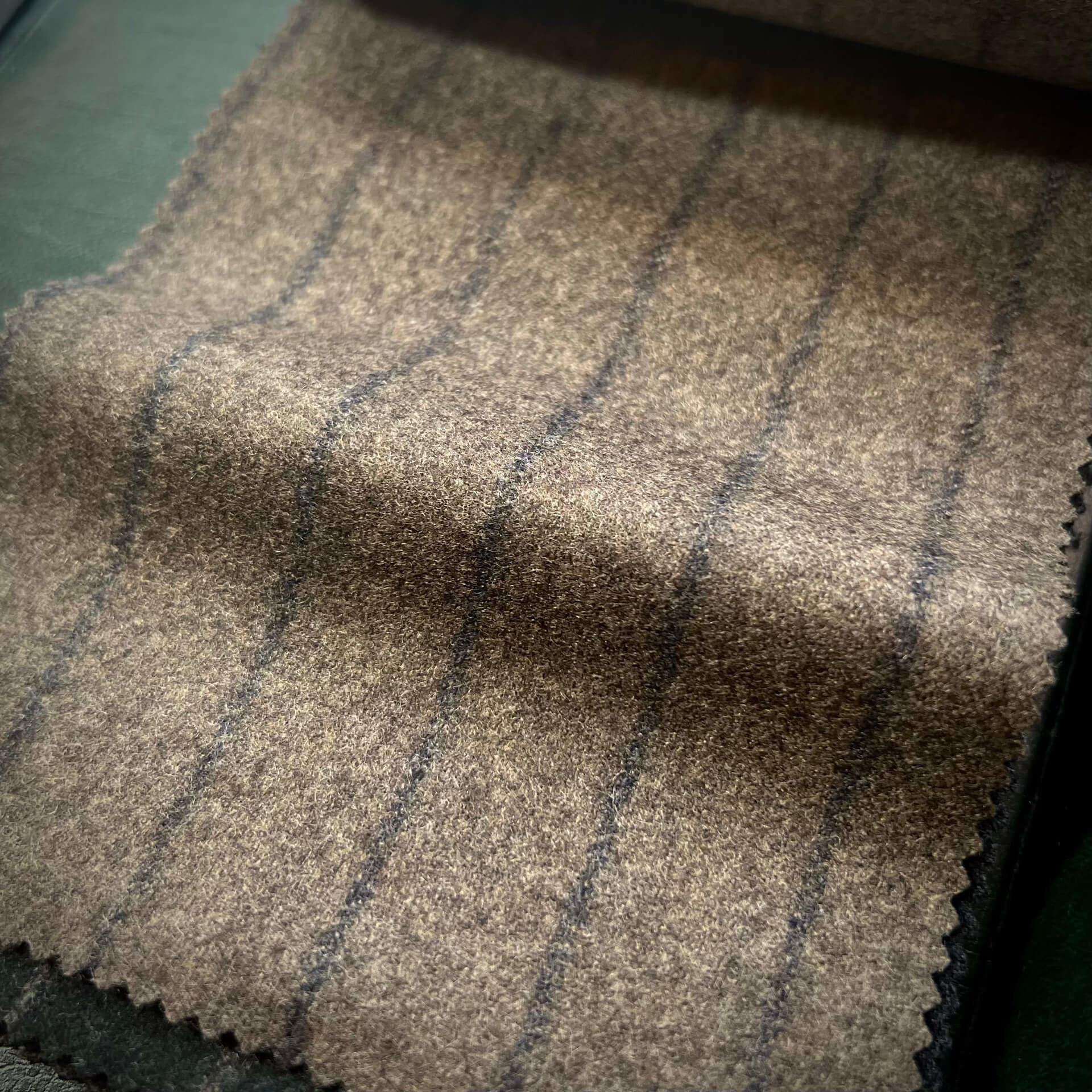 how_to_choose_a_brown_suit_that_can_be_used_in_the_business_scene_and_mens_coordination_12.jpg