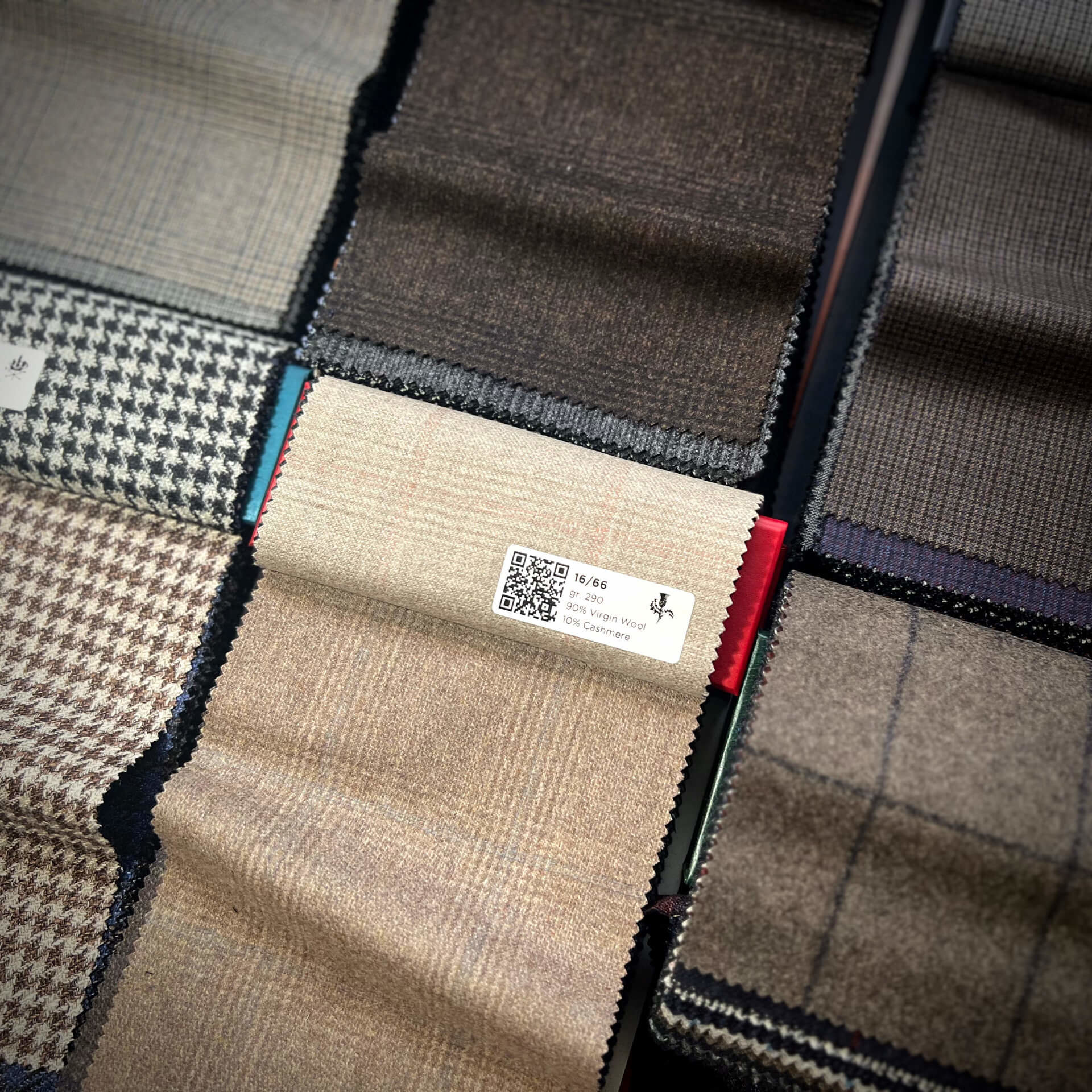 how_to_choose_a_brown_suit_that_can_be_used_in_the_business_scene_and_mens_coordination_13.jpg
