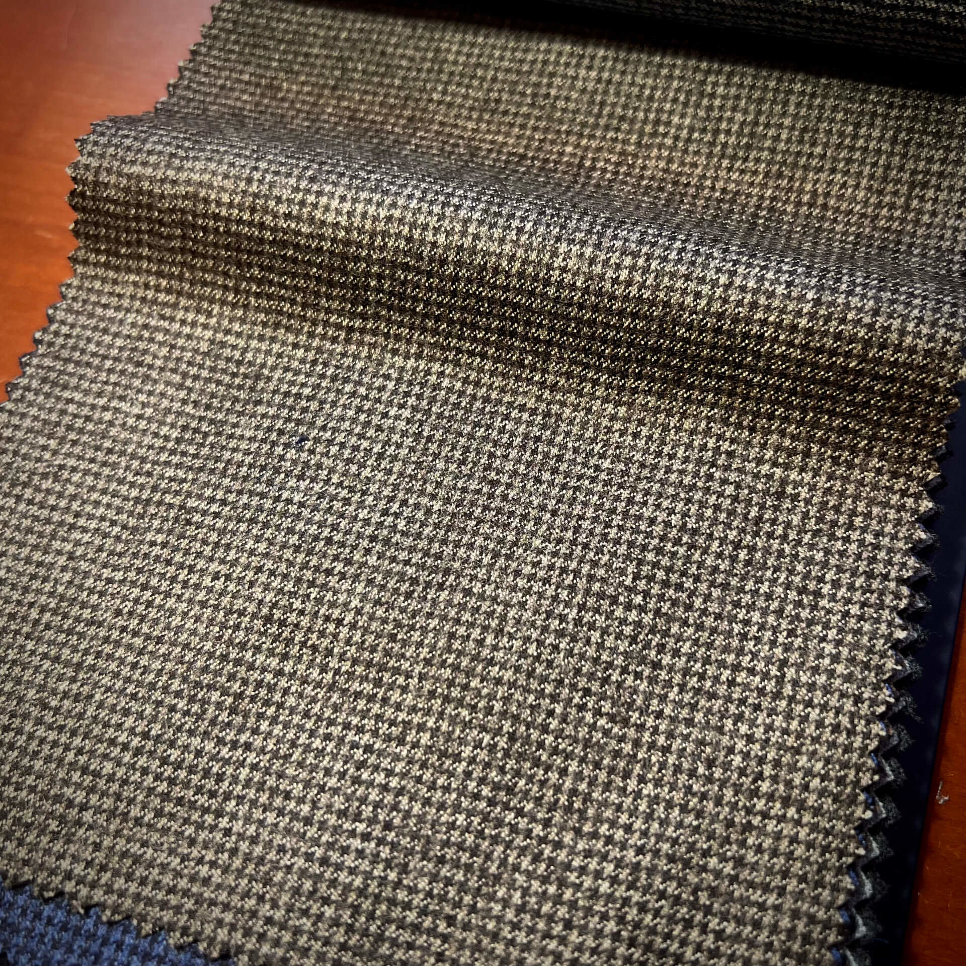 how_to_choose_a_brown_suit_that_can_be_used_in_the_business_scene_and_mens_coordination_14.jpg