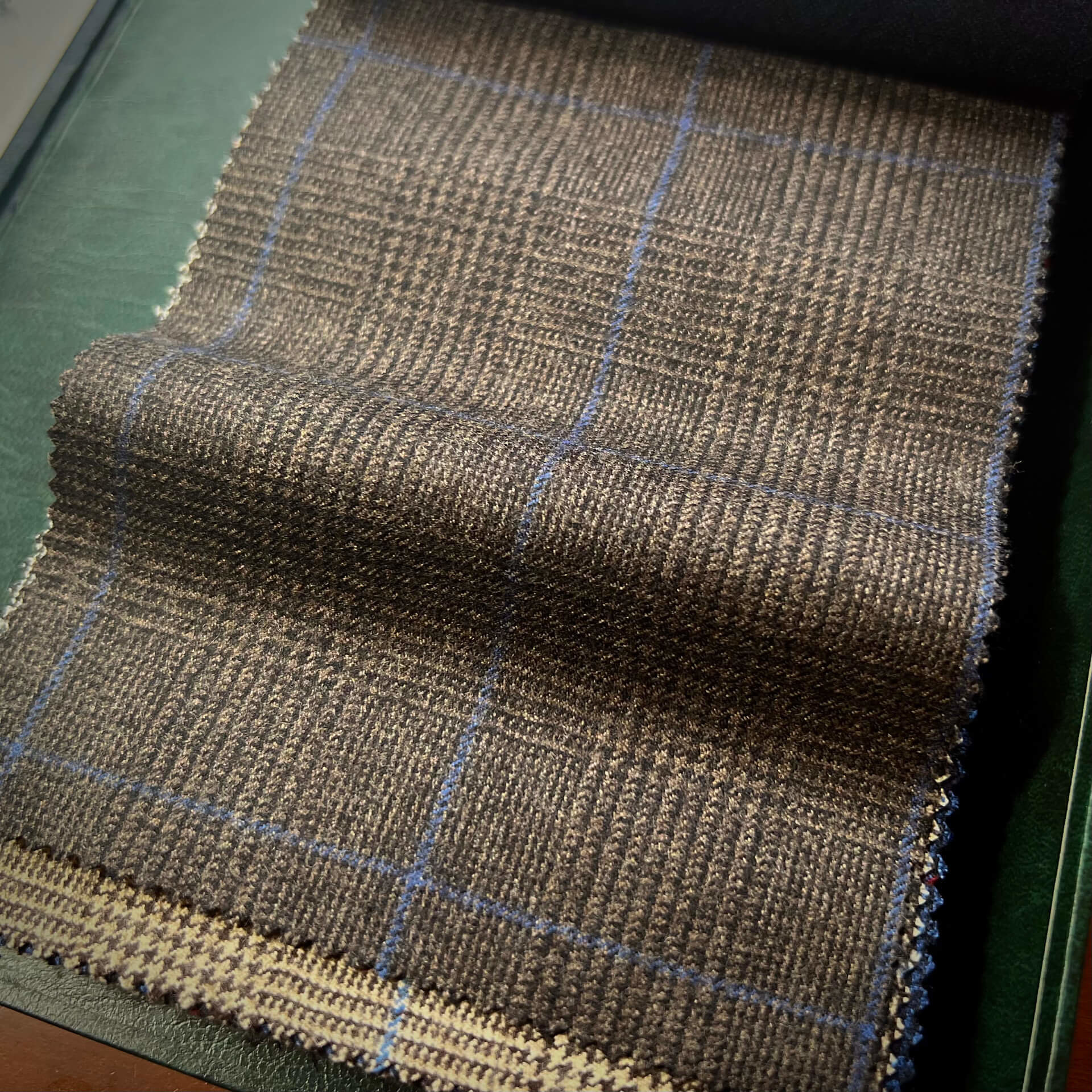 how_to_choose_a_brown_suit_that_can_be_used_in_the_business_scene_and_mens_coordination_15.jpg