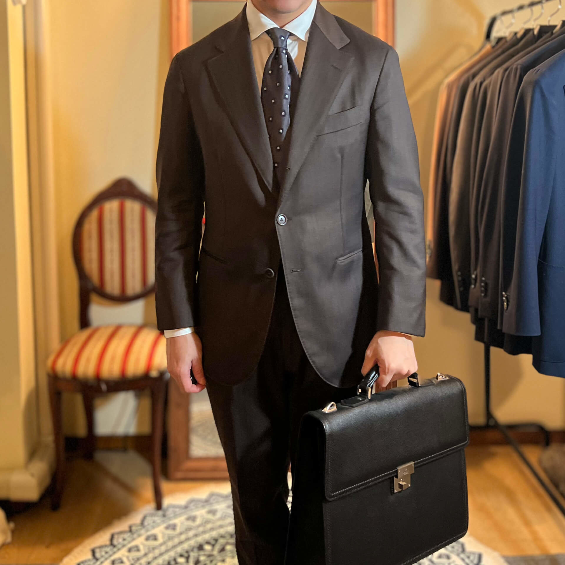 how_to_choose_a_brown_suit_that_can_be_used_in_the_business_scene_and_mens_coordination_17.jpg
