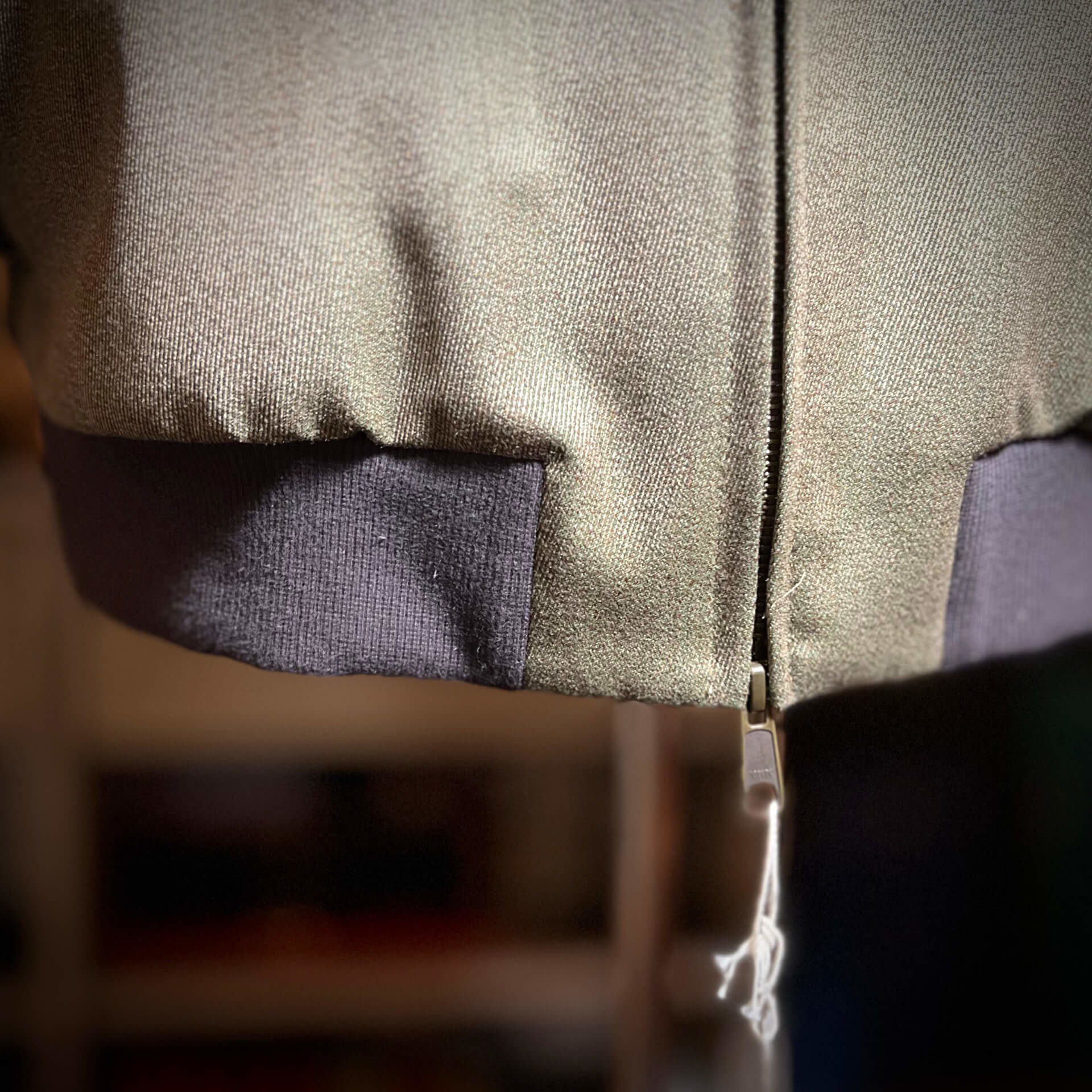 order_an_adult_blouson_that_can_be_used_in_dress_casual_12.jpg