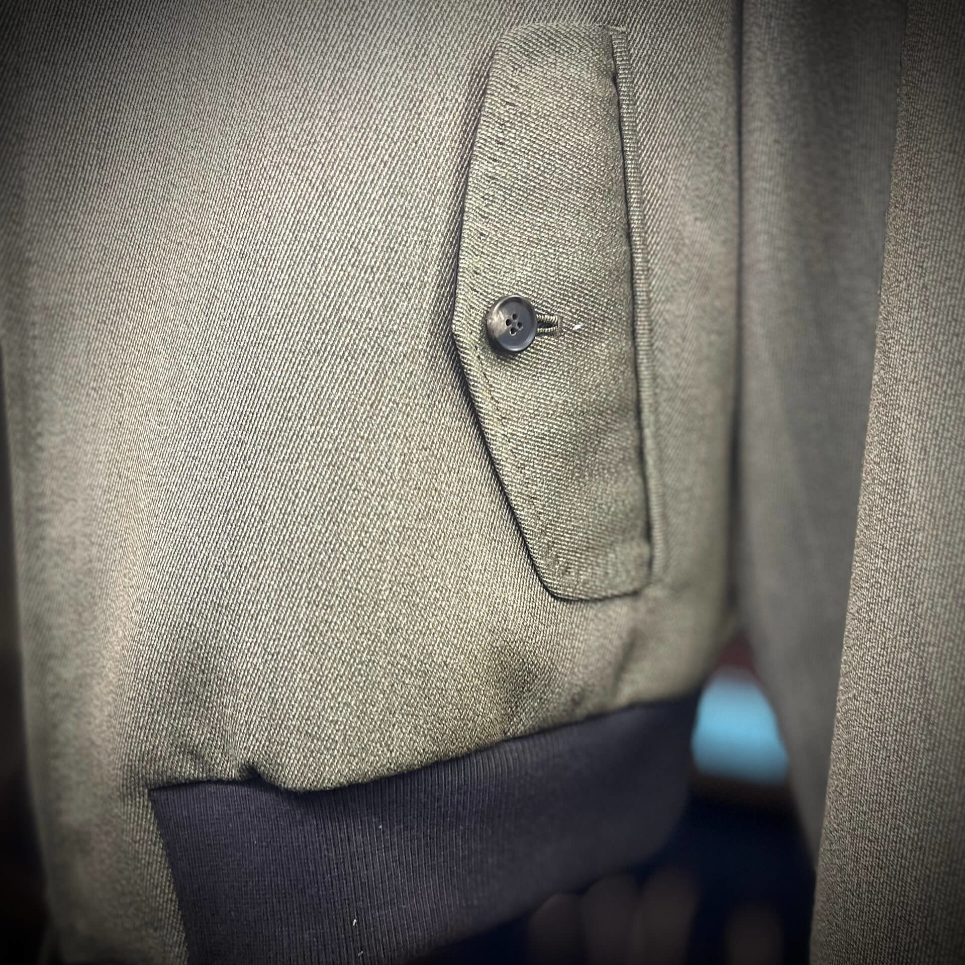 order_an_adult_blouson_that_can_be_used_in_dress_casual_32.jpg