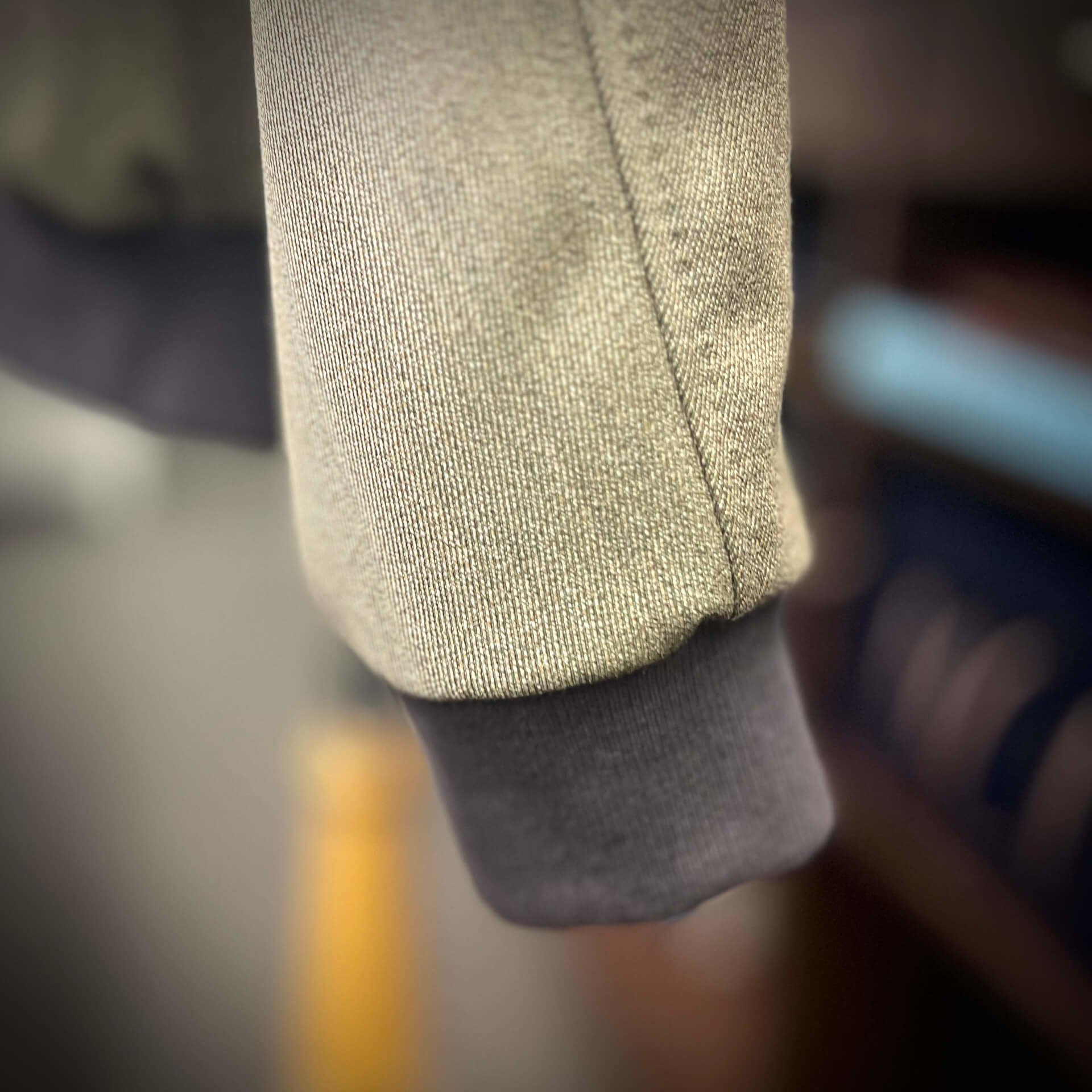 order_an_adult_blouson_that_can_be_used_in_dress_casual_33.jpg