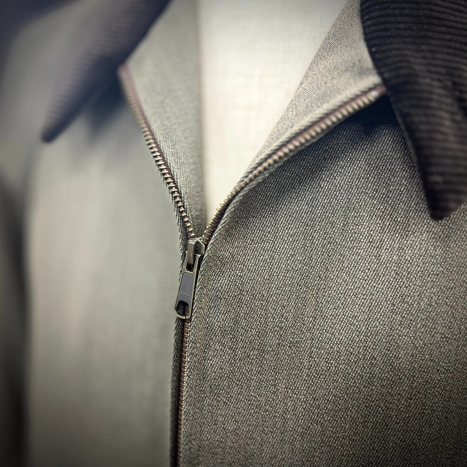 order_an_adult_blouson_that_can_be_used_in_dress_casual_34.jpg