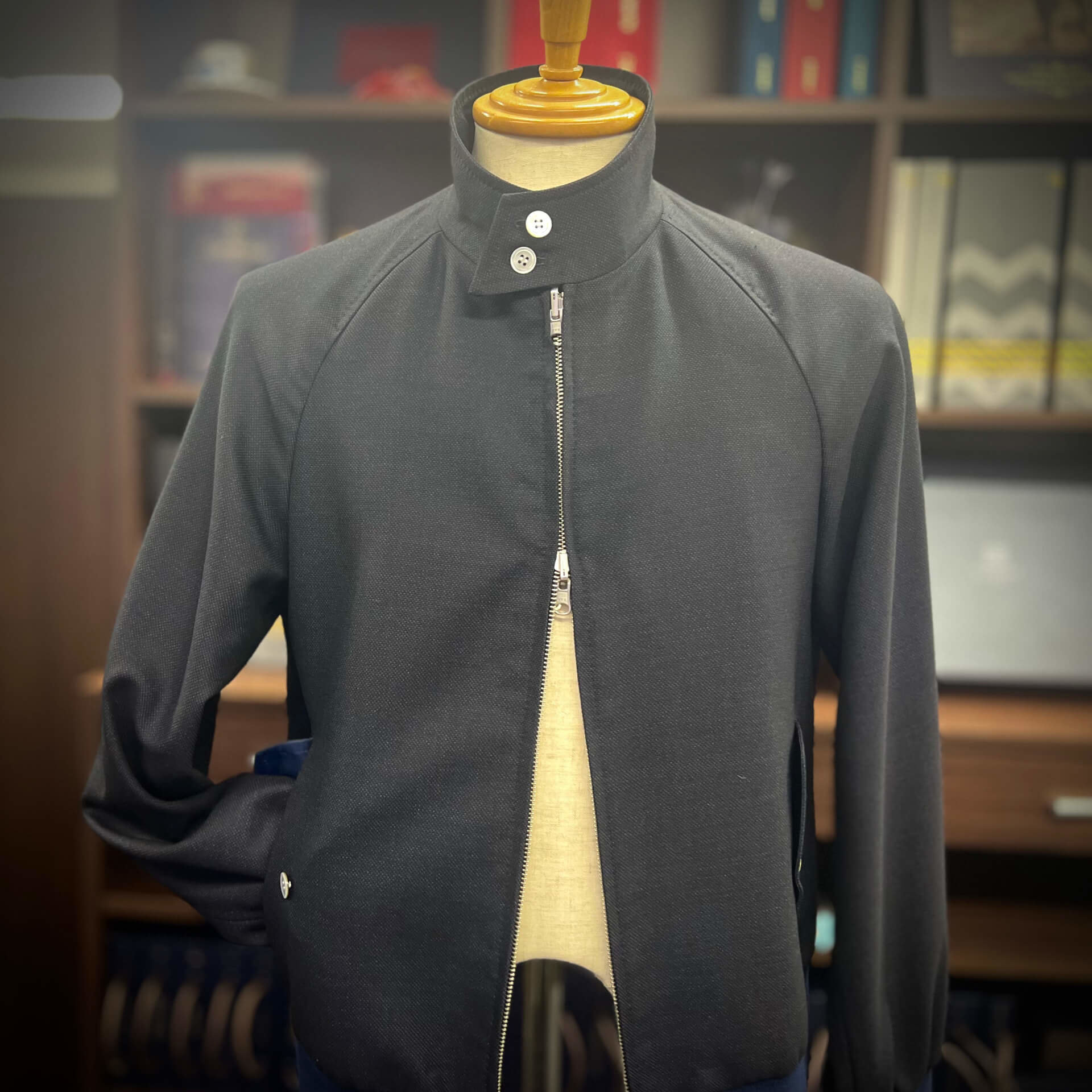 order_an_adult_blouson_that_can_be_used_in_dress_casual_35.jpg