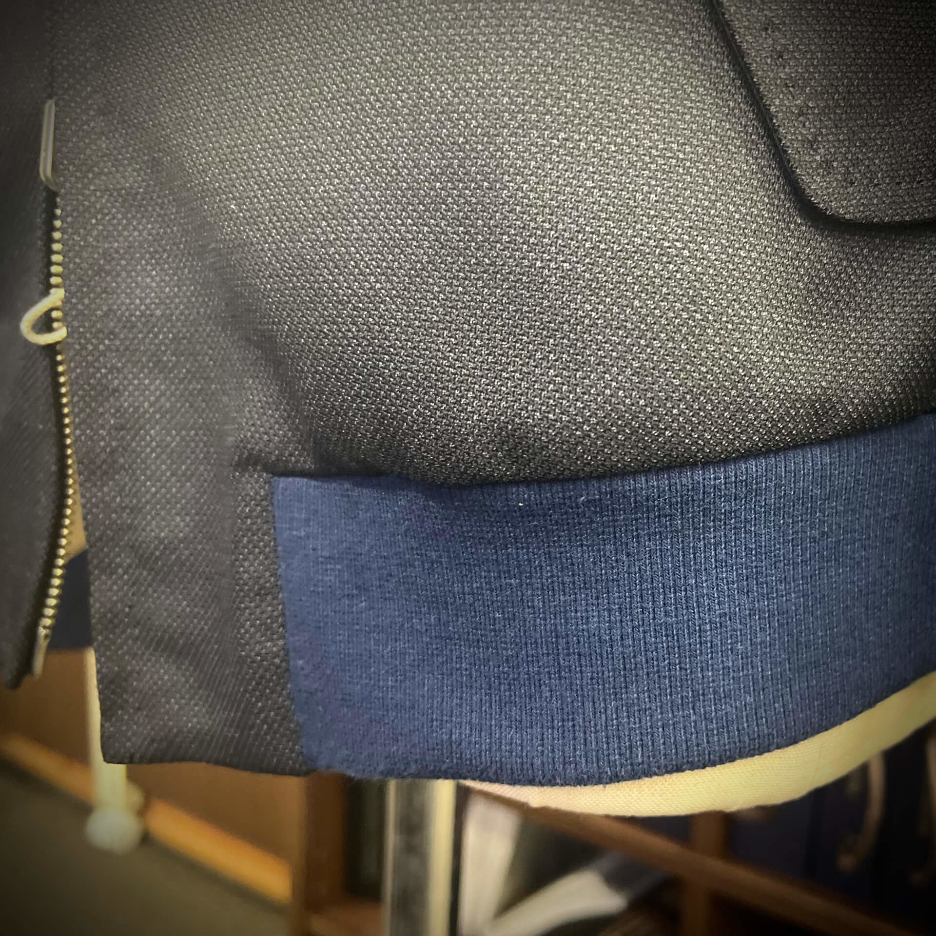 order_an_adult_blouson_that_can_be_used_in_dress_casual_40.jpg