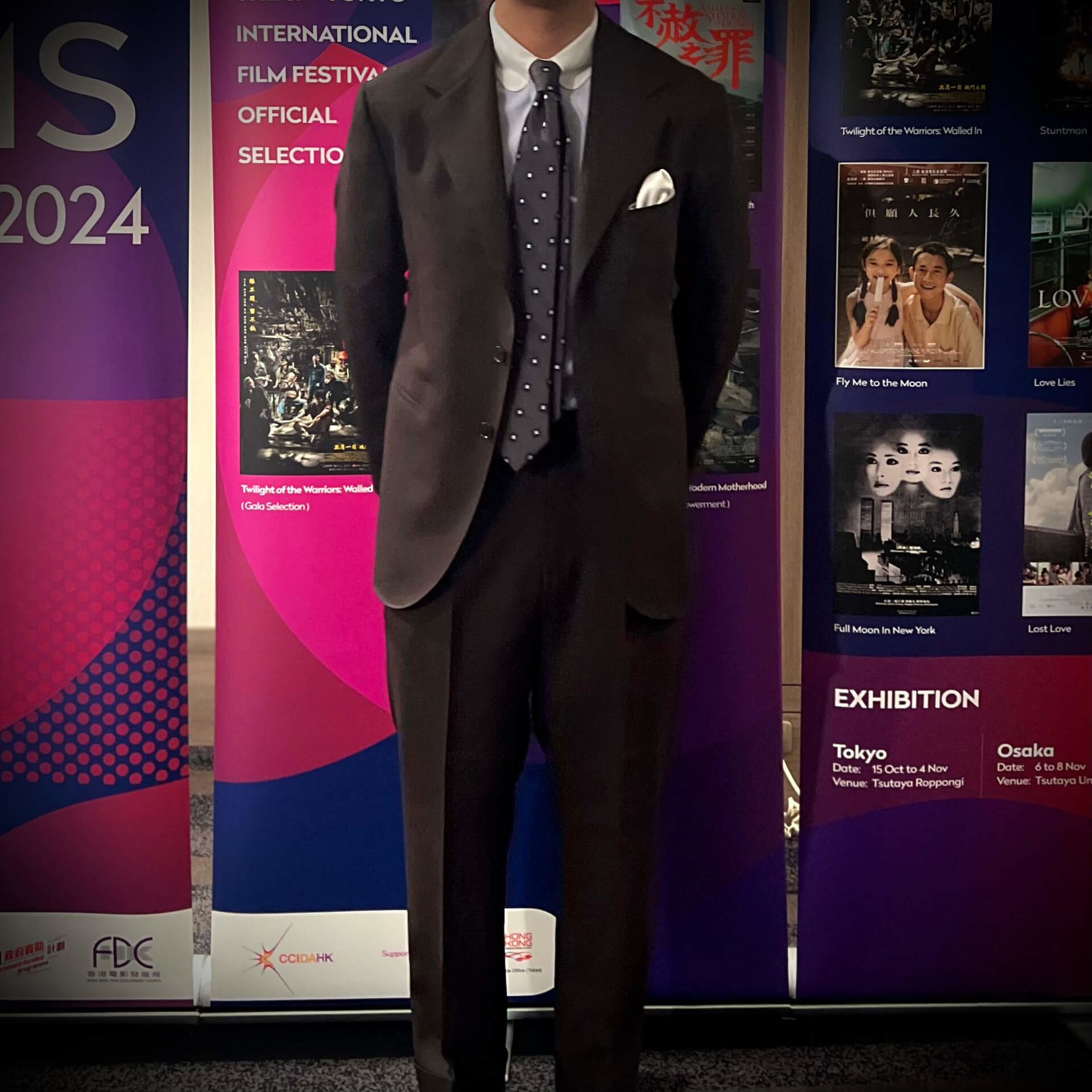 what_i_experienced_in_a_glamorous_place_wearing_a_glittering_suit_01.jpg