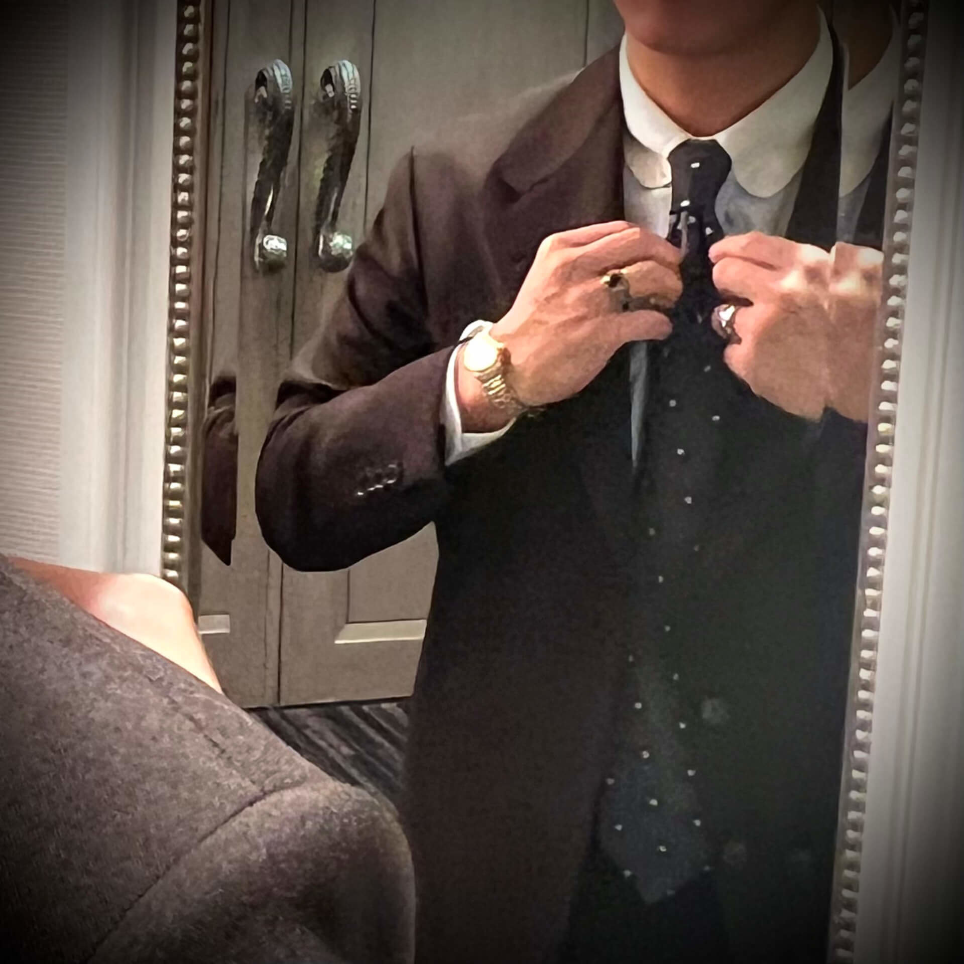 what_i_experienced_in_a_glamorous_place_wearing_a_glittering_suit_05.jpg