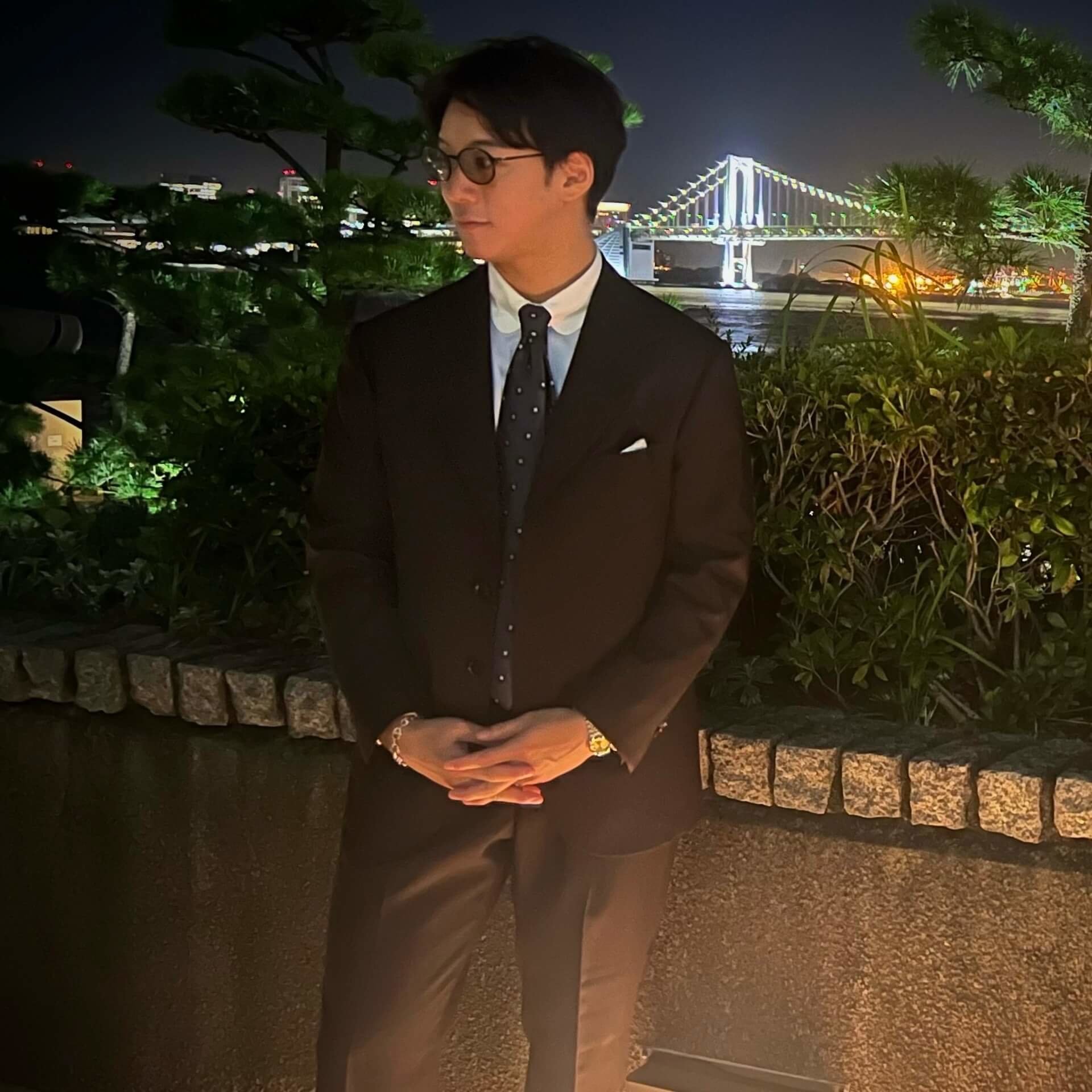 what_i_experienced_in_a_glamorous_place_wearing_a_glittering_suit_06.jpg